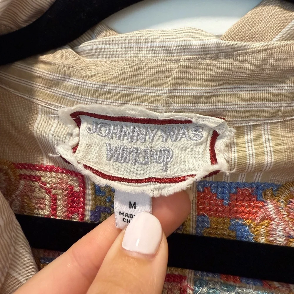 Johnny Was PETUNIA SMOCKED LISBON SHIRT. Size M - Picture 6 of 8